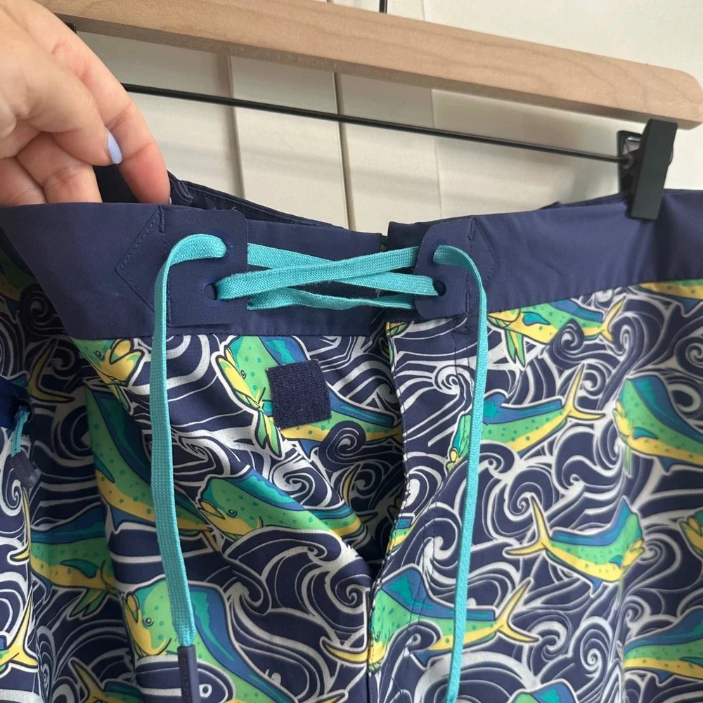 Vineyard Vines Mens 38 Board Shorts Dolphin Fish Performance Swim Trunks Pockets